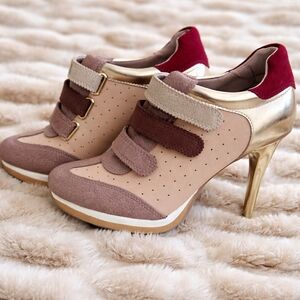 ✨ Steve Madden Sneaker Heels | Tan With Burgundy Accents And Gold Heels Size 8 ✨